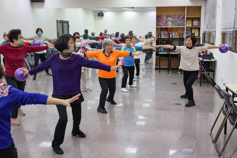 極球輕鬆動一動，樂齡生活更從容